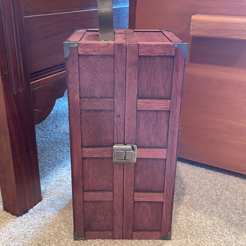 Porcelain doll in carrying crate. Additional dress, shoes and hanger. NWOT. - Picture 2 of 13